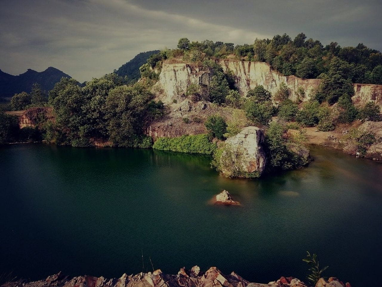 Ta Pa lake and mountain